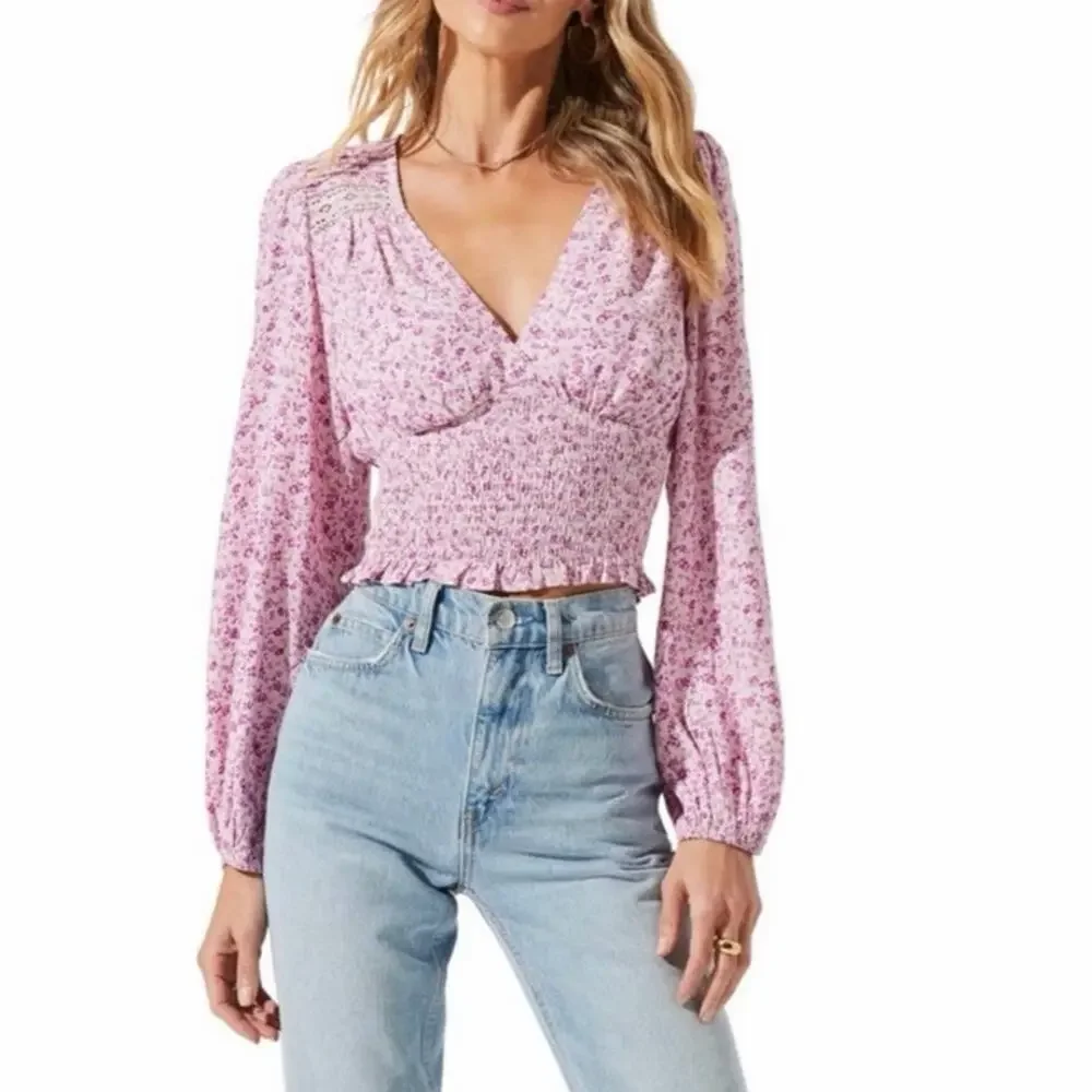 NWOT ASTR The Label Pink Fuchsia Floral Peplum Blouse Small Smocked Crop Top
